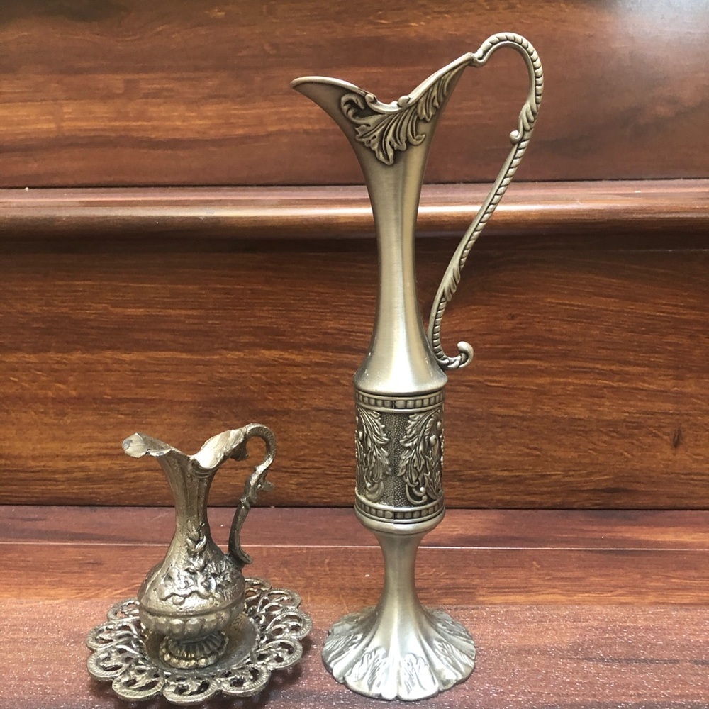 Decorative items . Set